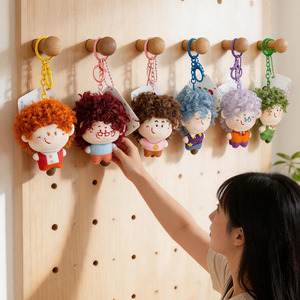Portachiavi in Peluche Serie Dreamer all'Ingrosso, Ciondolo Bambola Carina con Capelli Ricci, Mini Charm in Peluche per Decorazione Zaino, Regalo - Product Image 3