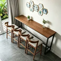 Ensemble table et chaises en bois massif vintage robuste pour pub, café, restaurant, bar, boulangerie, pâtisserie, usage commercial