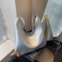 Sac à main pour femme 2026 avec logo personnalisé en relief, sac hobo mini en similicuir vegan noir, style designer, pour femmes