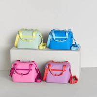 Sac isotherme portable à fermeture éclair sur le devant, résistant aux fuites, mini sac réfrigérant pour les sorties familiales d'une journée ou les rassemblements