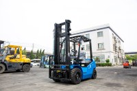 Chariot élévateur électrique à mât bi-étagé CE pour entrepôt, batterie lithium, 2,5 tonnes, 2 tonnes, pour BYD