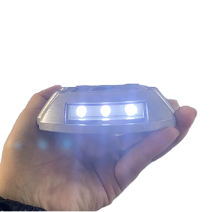 新しいスタイルアルミ防水LEDソーラーパワー猫目マーカーライト半月形半半月交通警告道路スタッド - Product Image 1