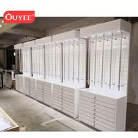 Présentoir mural LED verrouillable pour lunettes de soleil et de vue avec tiges optiques en verre trempé - Marque OUYEE - Garantie 3 ans