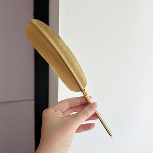 Bolígrafo de plumas chapado en oro de lujo Idea de regalo - Product Image 4