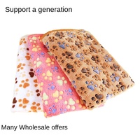 Vente en gros stock Couverture universelle quatre saisons en flanelle épaissie pour animaux de compagnie Conception d'impression de patte pour chats et chiens Utilisation hivernale