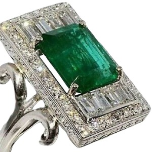Anello Vintage Verde Smeraldo Traforato per Donne, Stile Classico da Palazzo, Accessorio per Feste e Matrimoni, Regalo - Product Image 2