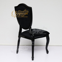 Chaise de salle à manger moderne gothique noire en gros, dossier bouclier à boutons en cristal, chaise de mariage de luxe en velours de style français pour hôtel et fête