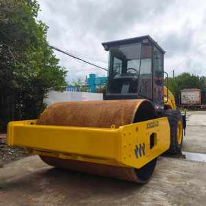 Rodillo compactador de ruedas XS223J usado, pocas horas de trabajo, sin fugas de aceite ni humo negro, motor diésel, tambor reforzado, ¡gran oferta! En stock. - Product Image 1