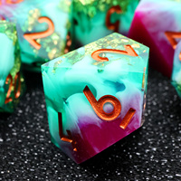 Jeu de dés polyédriques en résine à bords vifs pour D&D, design bleu poudré, police rouge cuivre, paillettes dorées, pour jeux de rôle Dungeons & Dragons - N45