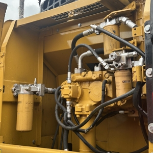 รถขุดตีนตะขาบ Caterpillar 330D2L มือสอง ขนาด 30 ตัน เครื่องยนต์มิตซูบิชิ เกียร์ไฮดรอลิก ระบบกันสั่น รุ่นปี 2021 ปั๊มและลูกปืนคุณภาพเยี่ยม - Product Image 3