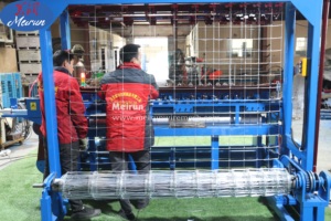 Machine à clôture en treillis métallique à articulation à charnière China-Meirun, équipée d'une pompe à moteur, d'un roulement, d'un engrenage, d'un PLC, 5,5 kW, 380 V/220 V/415 V, haute performance - Product Image 4