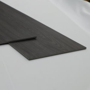 พื้นไวนิลหรูหรา หนา 5 มม. แบบ LVT ปูแบบไม่ต้องใช้กาว กันน้ำ กันไฟ วัสดุ PVC สำหรับตกแต่งพื้นที่ภายในสำนักงานและพื้นที่สำนักงานขององค์กร - Product Image 1