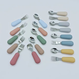 Livraison rapide de qualité alimentaire sans BPA infantile asperge forme poignée Silicone aciers inoxydables fourchette et cuillère ensemble pour les enfants - Product Image 2