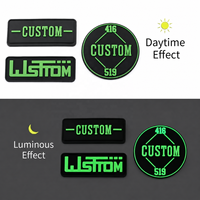 Badges en caoutchouc lumineux pour vêtements, vente en gros, logo personnalisé en relief 3D, patchs en PVC souple qui brillent dans le noir pour vêtements