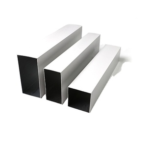 Cloison en tube carré d'aluminium à grain de bois moderne, en stock - Product Image 5