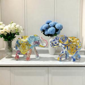 Adorno de Elefante Bebé Dorado Simple y Colorido, Figura Artística Esculpida en Resina Epoxi para Decoración de Sala de Estar y Escritorio - Product Image 2