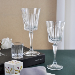 Ensemble <span class=keywords><strong>de</strong></span> gobelets à vin en cristal sans plomb à flûtes cannelées vintage pour le vin rouge et le <span class=keywords><strong>champagne</strong></span> lors des banquets <span class=keywords><strong>de</strong></span> mariage - Product Image 1