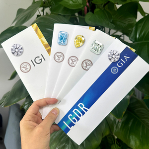 แหวนหมั้นเพชรทรงคุชชั่นรูปทรงยาว OMC Old Mine Cut ตัวเรือนทองคำ 10k สีเหลือง ประดับขอบเพชรแบบ Bezel เหมาะเป็นของขวัญวันครบรอบแต่งงาน - Product Image 6