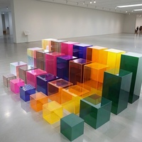 Maßgefertigter Minimalistischer Acryl-Sockel Luxuriöse Eventdekoration Transluzenter Acryl-Präsentationsständer für Museum Galerie Ausstellung
