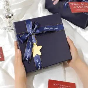 En stock boîte de ruban de luxe de haute qualité boîte cadeau bougie carrée avec poignée sac pour chocolat
