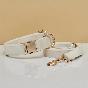 <span class=keywords><strong>Collar</strong></span> Ajustable para Perro de Terciopelo con Hebilla Metálica y Decoración de Piel, Diseño Sólido Correa de Cadena para Perros y Gatos. Artículos para Mascotas - Product Image 4