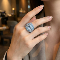 Bague de luxe fantaisie pour femme, entièrement sertie de zircons, avec imitation de corindon bleu, grande et imposante