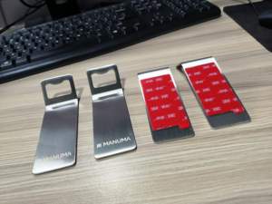 Abrebotellas de cerveza con tapa magnética montada en la pared ecológica multifuncional moderna de acero inoxidable - Product Image 5