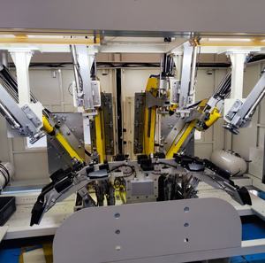 Équipement intégré de poinçonnage et de soudage par ultrasons pour les supports de radar de pare-chocs de voiture pour le soudage du plastique - Product Image 1