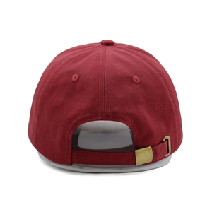 Casquette de papa non structurée renforcée avec broderie personnalisée, rouge bordeaux, dessus souple, durable, pour un style décontracté urbain - Product Image 4