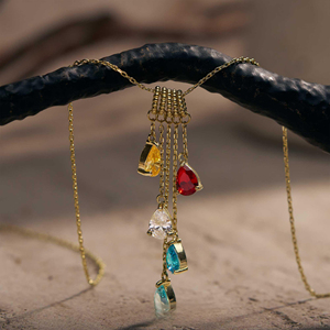 Collana con Ciondolo a Lampadario in Acciaio Inossidabile Placcato Oro PVD 18K con Pietra Portafortuna, Impermeabile, Gioiello Personalizzato, Regalo <span class=keywords><strong>per</strong></span> <span class=keywords><strong>Lei</strong></span> - Product Image 4