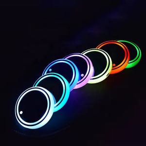 Le porte-gobelet à LED de fête allume le sous-verre rond de logo de voiture avec tapis de charge USB changeant de 7 couleurs - Product Image 1