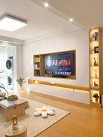 Mueble de TV Moderno Integrado con Iluminación LED y Estantes Abiertos para Almacenamiento, Color Blanco, para Sala de Estar, Personalizable