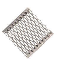 Grille en acier dentelé d'usine professionnelle plaque de bouche de crocodile plaque antidérapante utilisée dans la grille de bande de roulement d'escalier de sécurité d'escalier