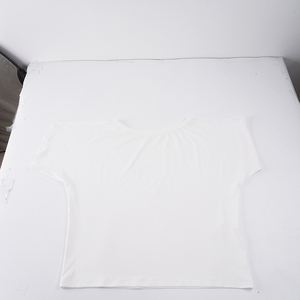 Haut asymétrique à épaules dénudées – T-shirt ample à manches mi-longues de couleur unie - Product Image 2