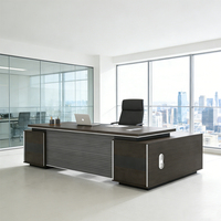 Bureau de direction de conception moderne, grand bureau en forme de L, directeur, responsable, PDG, patron, bureau pour immeubles de bureaux