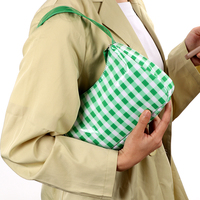 Sac sous le bras imperméable Y2K esthétique en similicuir verni vert à carreaux brillants, forme selle, petit format, avec logo personnalisé, vente en gros