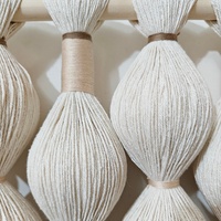 Décoration murale en macramé tressé en ivoire minimaliste moderne pour les espaces de vie contemporains