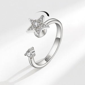 Anillos giratorios ajustables con diseño de estrella pequeña, microincrustaciones de circonita, chapados en oro sobre cobre, joyería para aliviar el estrés para niñas. - Product Image 1