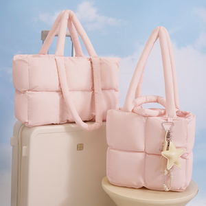 <span class=keywords><strong>Sac</strong></span> fourre-tout matelassé en nylon doux et volumineux avec fermeture éclair pour <span class=keywords><strong>femme</strong></span>, idéal pour les voyages de week-end et le transport d'<span class=keywords><strong>ordinateur</strong></span> portable - Product Image 4