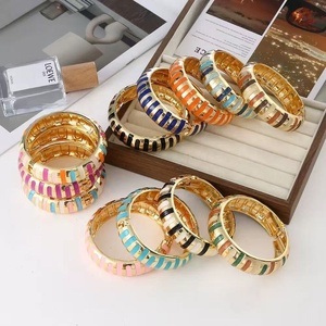 Bracelet Bohème Créatif Color Block pour Femme, Style Goutte d'Huile Élégant, Bijou Perlé en Alliage Plaqué Or, Tendance et Personnalisé - Product Image 1