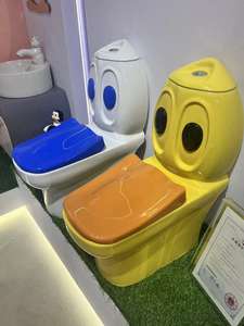 Nouvelle conception moderne de toilettes pour enfants en céramique monobloc à poser au sol, blanches, avec double chasse d'eau - Product Image 4