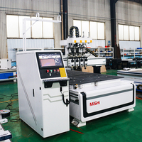 Machine de nesting CNC 1325 à quatre processeurs avec 4 têtes de fraisage et de perçage pour la découpe de panneaux de meubles et de portes d'armoires