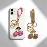 Porte-clés brillant en forme de cerise, pendentif multifonctionnel pour sac de téléphone portable, pendentif créatif pour femme, porte-clés
