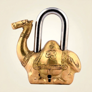 Cadenas en laiton orné en forme de chameau, serrure métallique vintage en forme d'animal avec gravure décorative et trou de serrure de style antique, décoration d'intérieur - Product Image 1