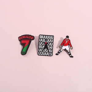 Broche esmaltado de 7 ° jugador de fútbol Ronaldo portero diseño creativo deporte Metal insignia vestir Punk solapa Pin - Product Image 2
