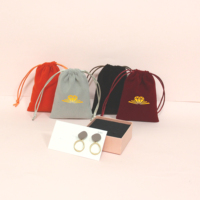 Mini sac à cordon en velours avec logo personnalisé paquet de bijoux boucle d'oreille bracelet sac cadeau en velours avec ruban