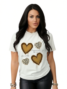 T-shirt da donna a maniche corte per San Valentino, stampa leopardata con cuore, girocollo, top casual in cotone traspirante e leggero - Product Image 1