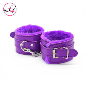 Pinksm <span class=keywords><strong>Esposas</strong></span> <span class=keywords><strong>de</strong></span> felpa <span class=keywords><strong>de</strong></span> cuero ajustable Bondage Gear Slave Puños Accesorios para <span class=keywords><strong>esposas</strong></span> Coqueteo o juego <span class=keywords><strong>de</strong></span> rol erótico - Product Image 1