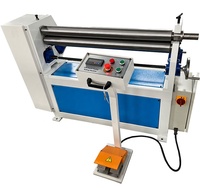 Machine à rouler électrique automatique à 3 rouleaux pour tôles fines de 1300 mm de largeur, pour le pliage et le façonnage de tôles.