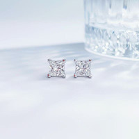Orecchini a perno minimalisti alla moda e versatili con diamante quadrato a 4 griffe in platino Pt950 coltivato in laboratorio, orecchini raffinati, ear cuff